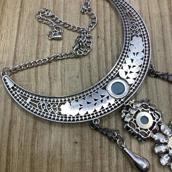 Victorian Style Floral Rhinestone Silver Tone Dangling Collar Necklace - Picture 5 of 10